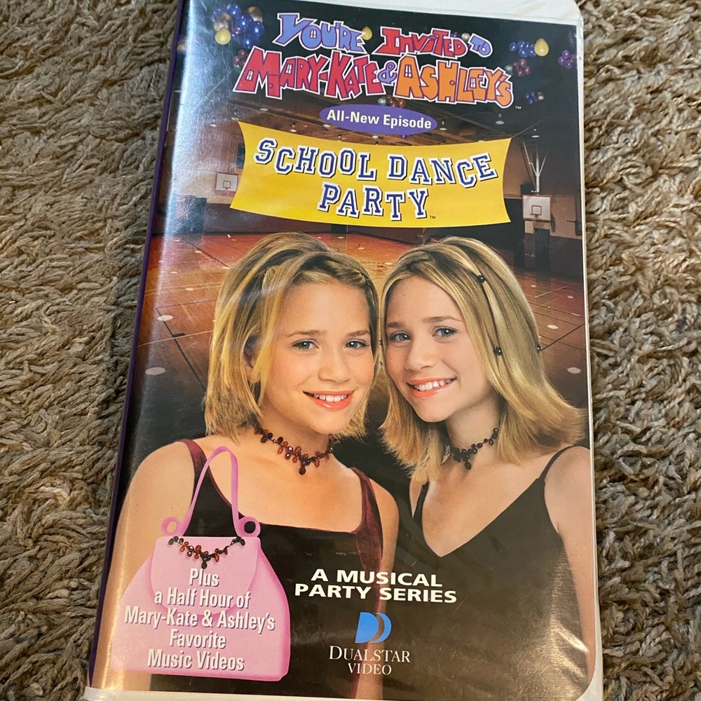 MARY KATE & ASHLEY SCHOOL DANCE PARTY VHS